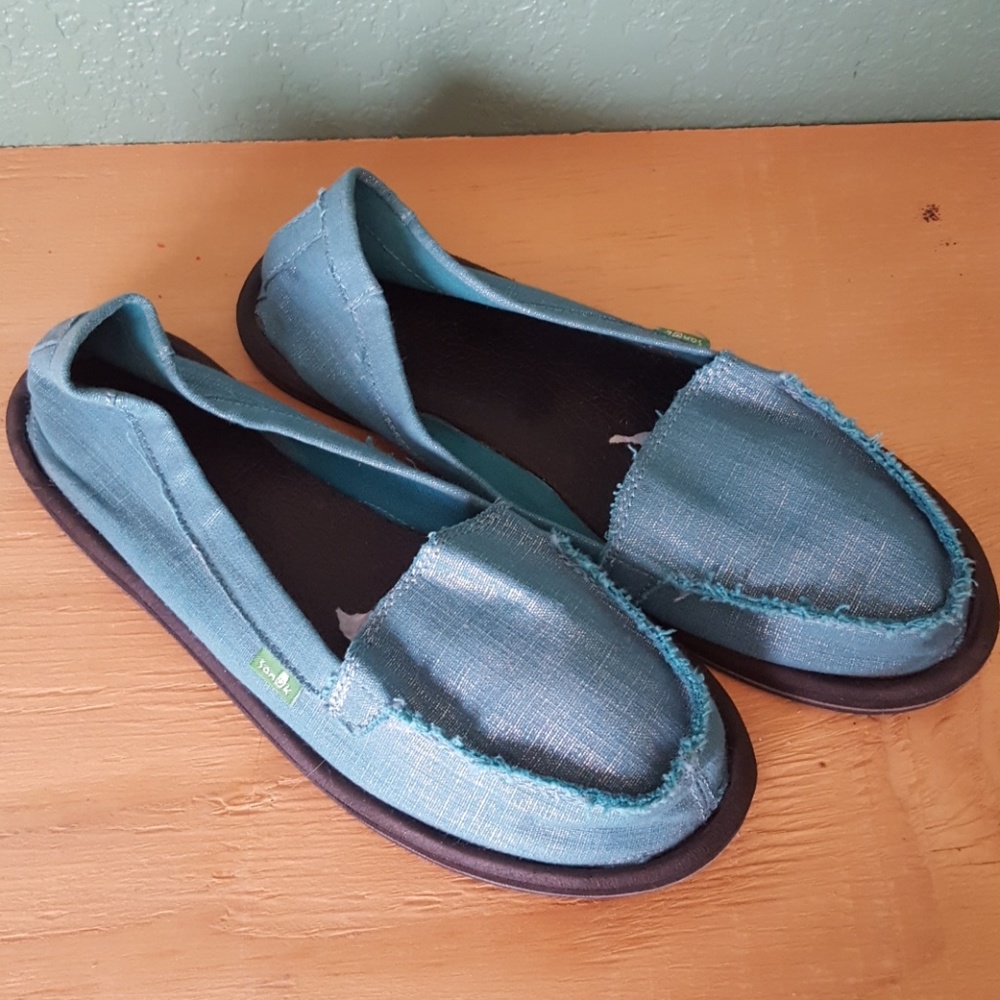 Sanuk shoes